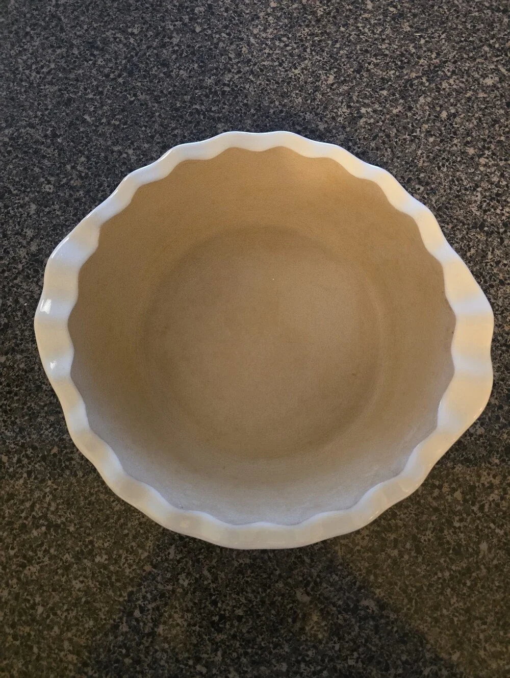 The Pampered Chef Family Heritage Stoneware 9in Round Pie Dish White/Beige
